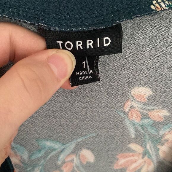 Torrid Green Floral Wrap Front V Neck Blouse Short Sleeve Size‎ 1 MISSING TIE - Picture 4 of 8